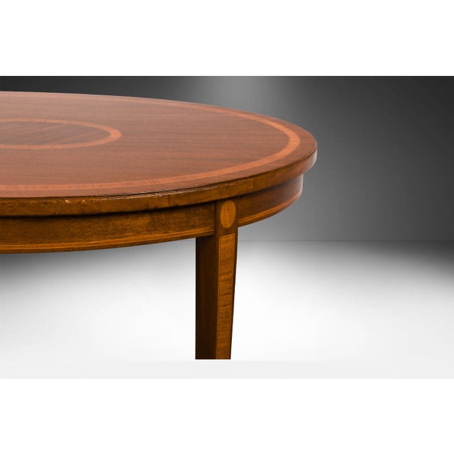 Traditional Early 20th Century Pair Edwardian-Style Mahogany and Satinwood Inlaid Oval Occasional Tables For Sale - Image 3 of 11