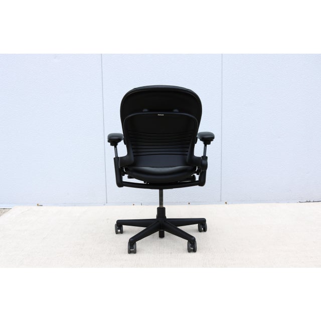Steelcase Leap Ergonomic Office Desk Chair in Black Leather, Fully Adjustable For Sale - Image 9 of 18