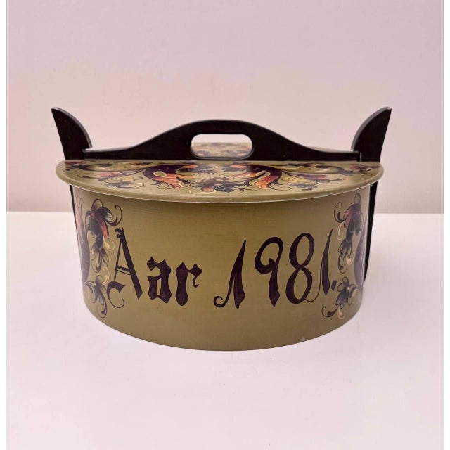 Wood Vintage Norwegian Hand-Painted Bentwood Tine Box With Rosemaling, 1981 For Sale - Image 7 of 10