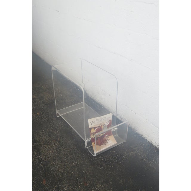 Mid Century Modern Lucite Acrylic Side Table With Newspaper Magazine Holder For Sale In Miami - Image 6 of 12