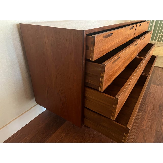 Povl Dinesen 1960s Ib Kofod‑Larsen for Povl Dinesen PD‑Series Teak 8‑Drawer Dresser — Scarce Danish Cabinetmaker Edition For Sale - Image 4 of 12