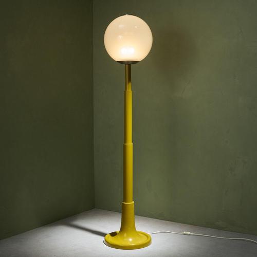 Postmodern Skyscraper Floor Lamp with Mustard Lacquered Stem and Glass Shade, Italy For Sale - Image 10 of 10