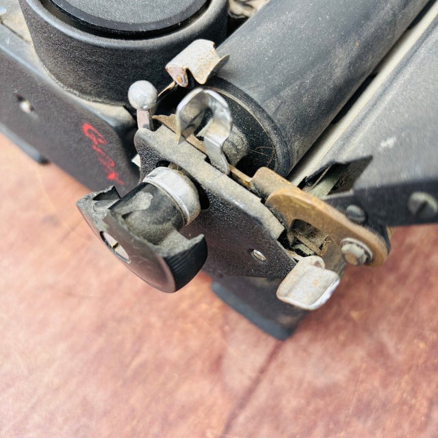 1930s Underwood Noiseless 77 Portable Typewriter For Sale - Image 11 of 17