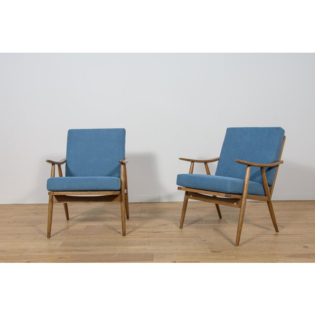 This pair of armchairs was produced by the Czechoslovak company TON in the 1960s. The beech elements have been cleaned...