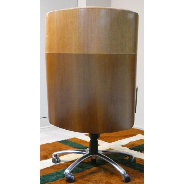 1970s Mod. Kiruna Swivel Armchair in Leather and Wood by Studio Tecnico Vaghi, 1975 For Sale - Image 5 of 18