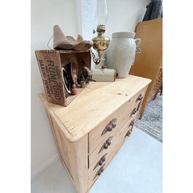 Mid 19th Century Scrubbed Pine Chest of Drawers For Sale - Image 9 of 13
