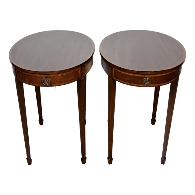 1910s Pair Antique English Hepplewhite Mahogany Side Tables / End Tables For Sale