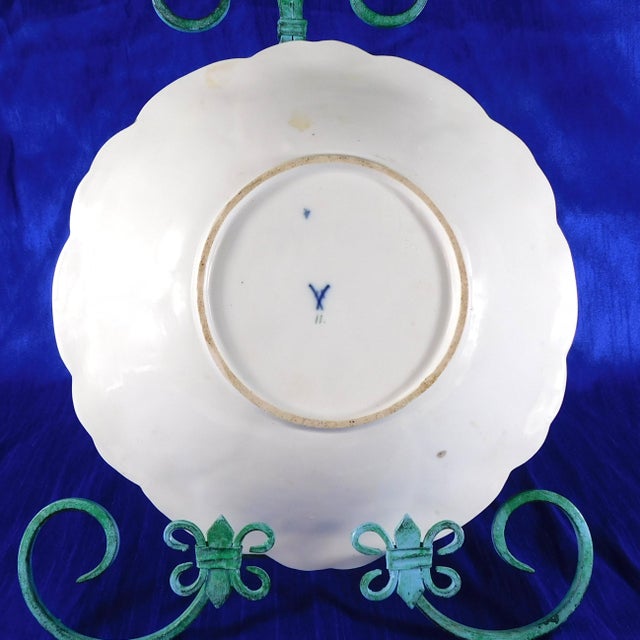 Meissen White and Gold Serving Bowl For Sale In San Francisco - Image 6 of 7