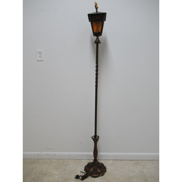 Tight and sturdy... Please see photos as they are considered part of the description.