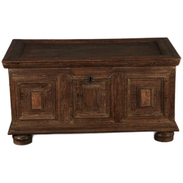 Age/age and origin/origin: The chest is from the 18th century and its origin is probably Germany Mass/dimensions: Height...