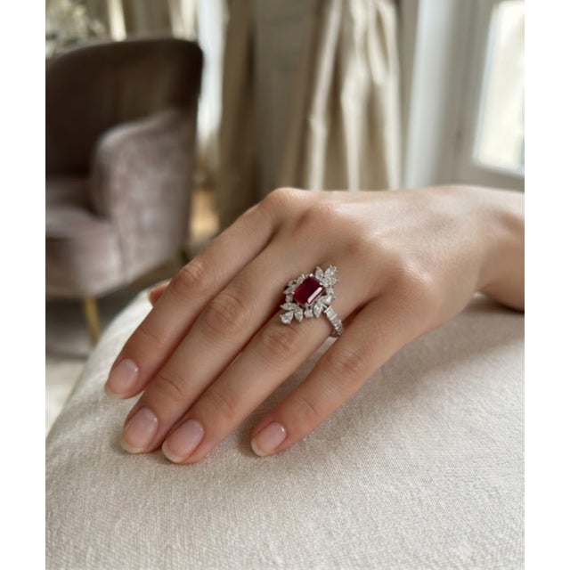 Gemstone Natural Ruby 1.08cts & Diamond 0.75cts Ring in 18k Gold For Sale - Image 7 of 8