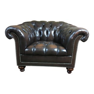 Vintage Mid-Century Brown English Leather Chesterfield Club Chair For Sale