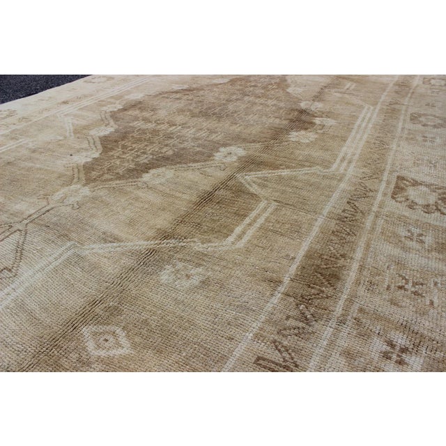 Mid 20th Century Vintage Oushak Rug With Soft Beige, Warm Taupe, and Ivory Tones For Sale - Image 5 of 7