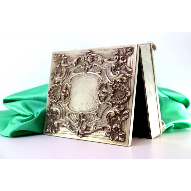 Silver Shell Jewelry Box with Reliefs and Applications For Sale - Image 4 of 9