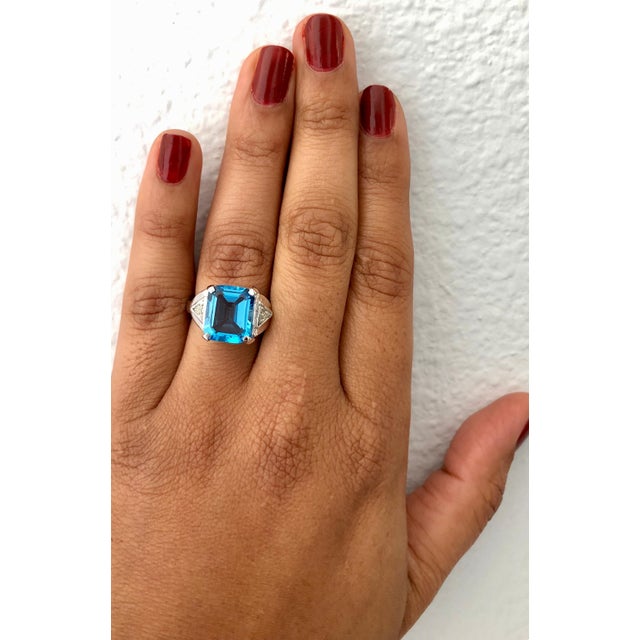 Early 21st Century 6.94 Carat Blue Topaz Diamond 14 Karat White Gold Ring, Size 7.5 For Sale - Image 5 of 5