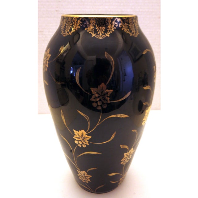 Brilliant Elegant Black Porcelain Italian Vase & Gilt Design by Tognana Porcellane – 10.5” For Sale In San Diego - Image 6 of 8