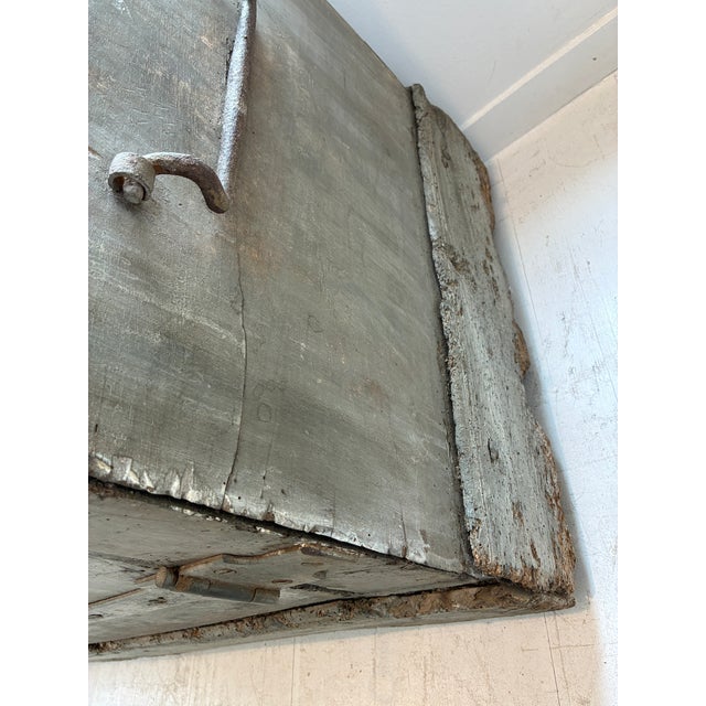 Early 19th Century Large Vintage French Antique Grey Painted Chest For Sale - Image 13 of 18