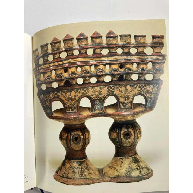 Les arts traditionnels au Maroc. (Traditional Arts in Morocco) (French edition) By Dr. Mohamed Sijelmassi 264 pages, 317...