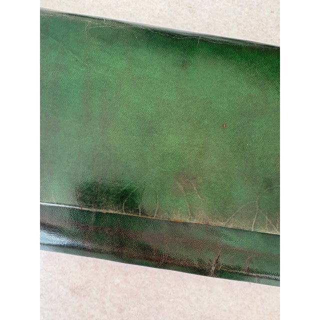 Vintage Leather, Kelly Green Mid-Century Clutch Purse by Vailerie For Sale In New York - Image 6 of 7