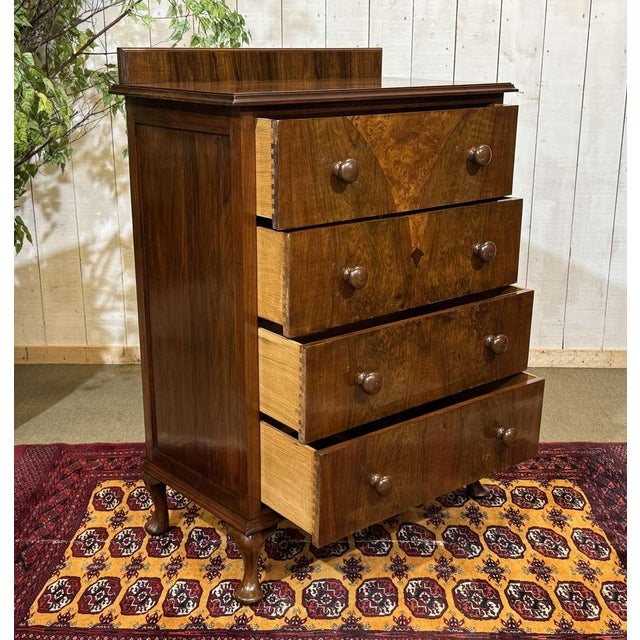 English Chest of Drawers in Walnut Burl and Oak, 1930s For Sale - Image 17 of 18