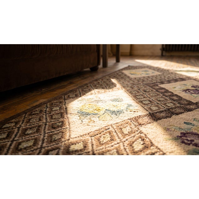 Early 20th Century 1920s Brown Medallion Folk Art Antique American Hooked Rug 4'2" X 8'7" Handknotted Wool Carpet For Sale - Image 5 of 7