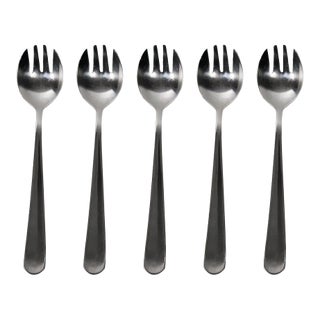 1990s Serving Set of 5 Hepp Exclusiv 18-10 Stainless Serving Sporks – D24 Pattern, Reportedly From the Beverly Hills Hotel For Sale