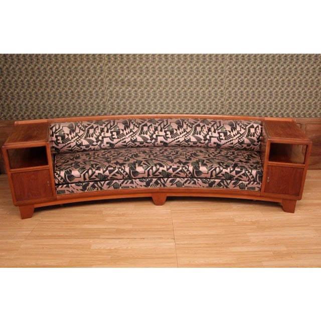Large art deco bench of slightly circular shape in mahogany and mahogany veneer, covered with fabric from Maison Lelievre...