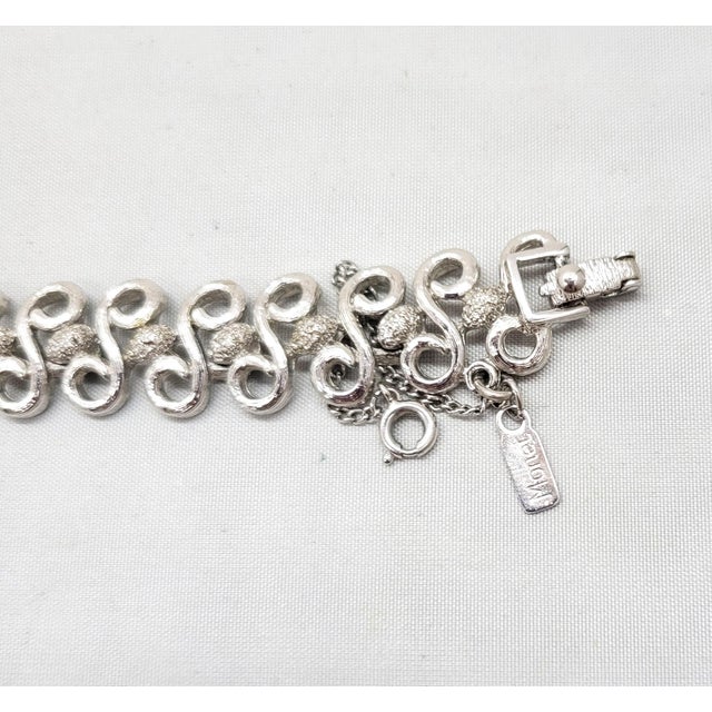 Mid-Century Modern Vintage 1975 Signed Monet Rhodium Plated "Nugget" Link Bracelet For Sale - Image 3 of 7