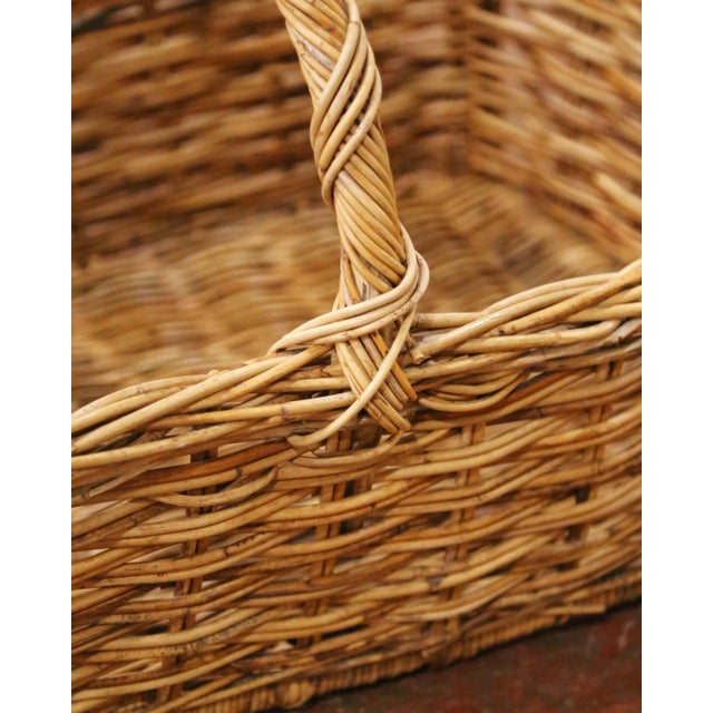 French Early 20th Century French Wicker Market Basket With Twisted Handle For Sale - Image 3 of 9
