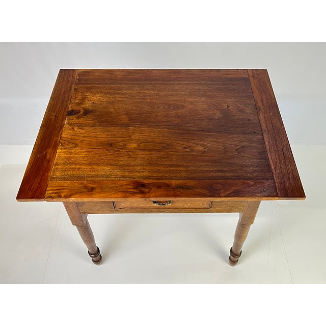 American 19th Century Southern Federal Inlaid Walnut & Yellow Pine Tavern Table For Sale - Image 3 of 17