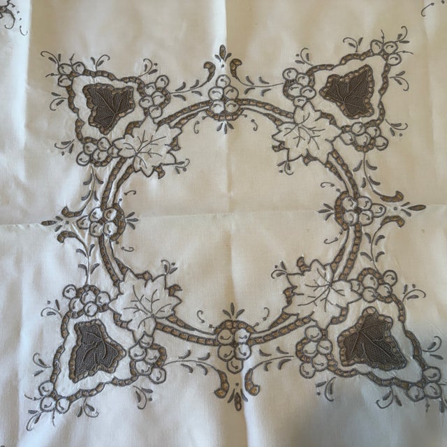 Art Deco Linen Tablecloth 32" X 33" , 10 Napkins C1930 Cream With Gray Trim Pristine For Sale - Image 9 of 18
