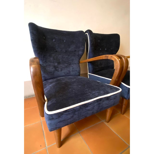 Art Deco Armchairs in Walnut and Velvet, Italy, 1930s, Set of 2, in Restored conditions. Designed 1920 to 1949