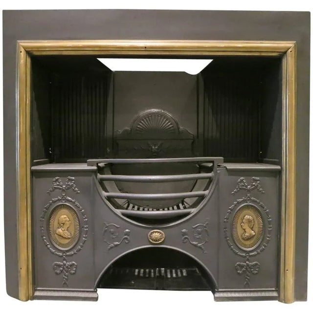 1900 - 1909 Large English Register Grate in Brass and Cast Iron, 1900 For Sale - Image 5 of 5