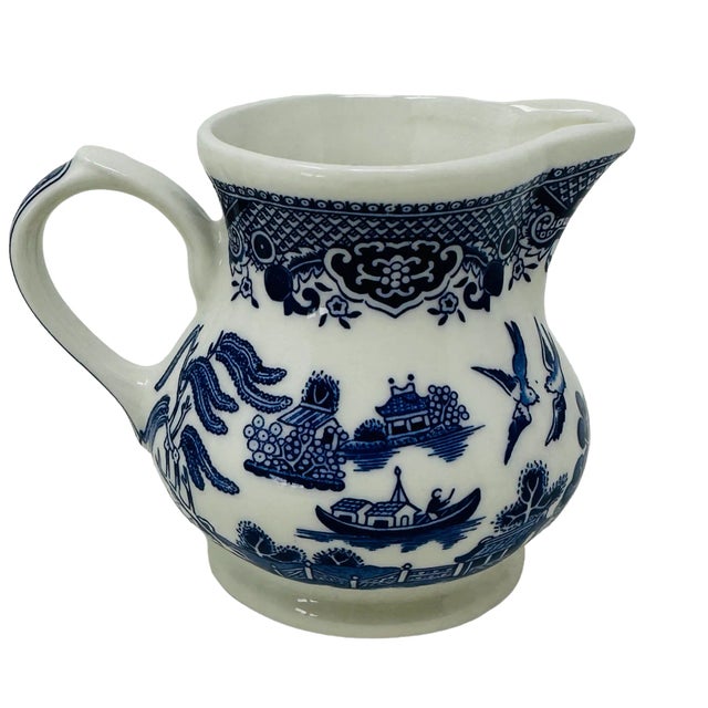 Vintage Churchill Blue & White Willow Ware Creamer Made in England. L 4.5" W 4.5" H 3.5" Weight 9 ounces Excellent vintage...