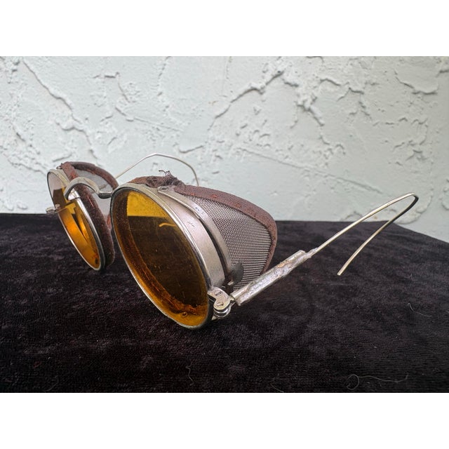 Antique Willson Service Goggles Style E With Original Metal Case, Amber Lenses, Patented 1915–1918 For Sale - Image 4 of 12