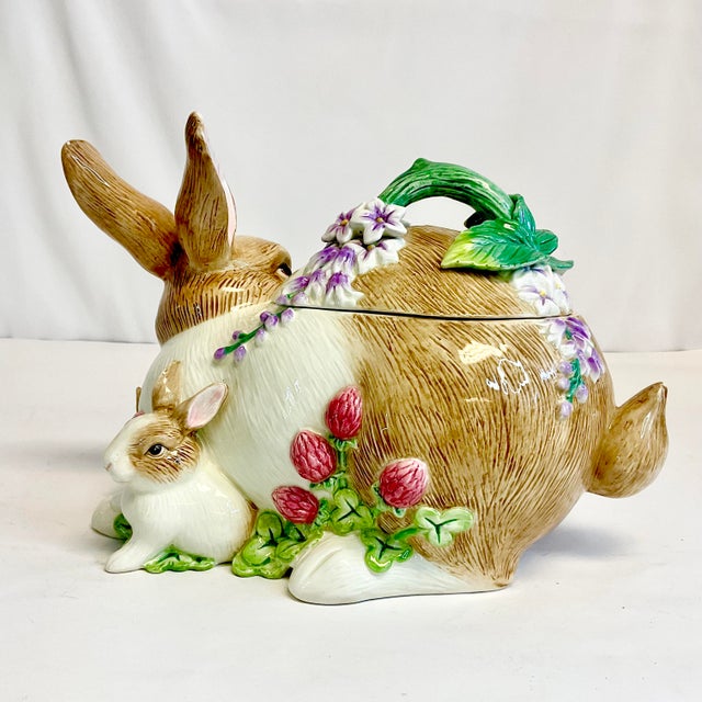 Ceramic 1990s Hollywood Regency Majolica Bunnies Tureen, Fitz & Floyd Trompe L’Oeil Style. For Sale - Image 7 of 12