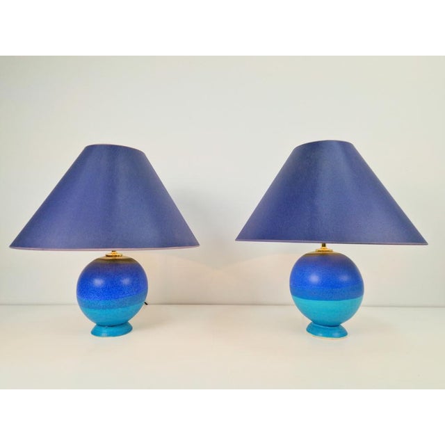 Set Vintage blue Ceramic Sphere Table Lamp, 1970s set of 2 This beautiful sleek table lamp set has a standard e27 fitting....