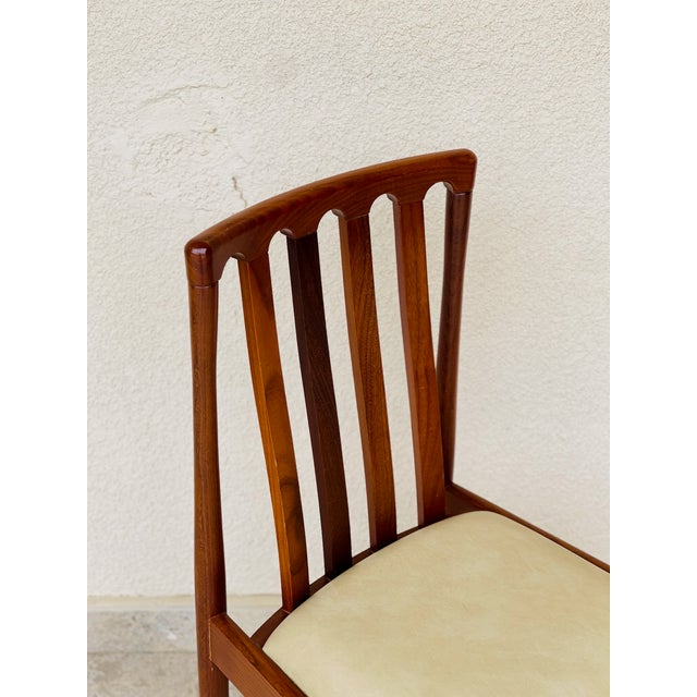 1960s Scandinavian Chair in Walnut and Leather, 1960s For Sale - Image 5 of 10