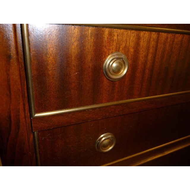 Small chest of drawers "table chiffonier" in the style of Louis Quinze Brass feet Gold-colored metal fittings 4 drawers...