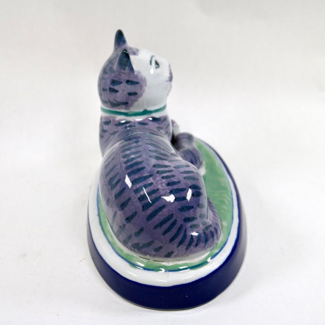 Vintage Staffordshire Recumbent Cat Mantle Statue Figurine Right Facing For Sale In Cincinnati - Image 6 of 9