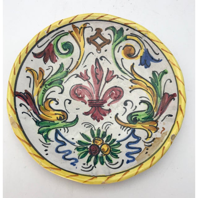 1900 - 1909 1900s Antique Hand Painted Deruta Majolica Raffaellesco Plate For Sale - Image 5 of 5