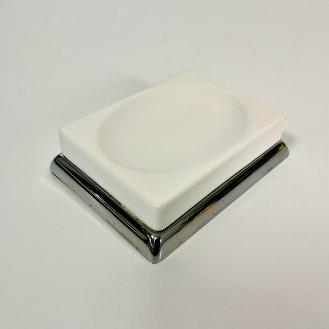Metal 1980s Vintage Modern Contemporary Enameled Soap Dish. For Sale - Image 7 of 7