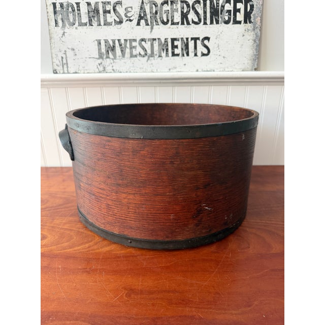 Large Antique New England Wooden Dry Measure by Daniel Cragin, Wilton, New Hampshire – Primitive Grain Measure With Forged Iron Handles For Sale In Boston - Image 6 of 16
