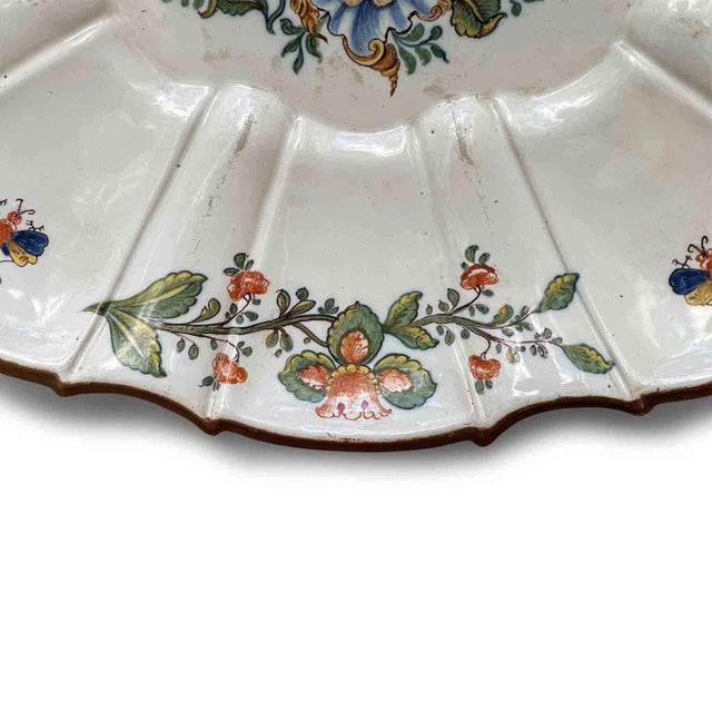 Large Majolica Plate with Fruit Decoration from Manifattura Antonibon, 1750 For Sale - Image 4 of 7