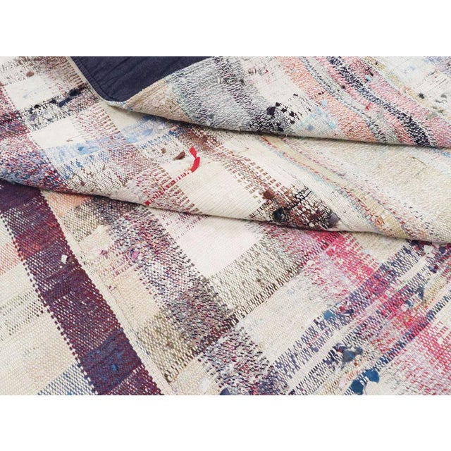 Textile Galerie Shabab Collection Mid-20th Century Turkish Flatweave Kilim Room Size Carpet For Sale - Image 7 of 7