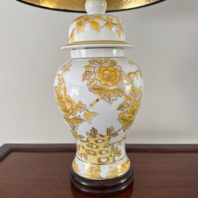 Vintage Chinese Yellow and White Ginger Jar Table Lamp - 23” For Sale - Image 4 of 12
