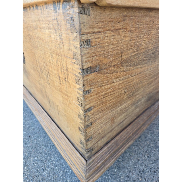 Antique 18th Century Spanish Colonial Mexican Chest Fancy Bermuda Dovetails in Sabino Wood For Sale - Image 14 of 16