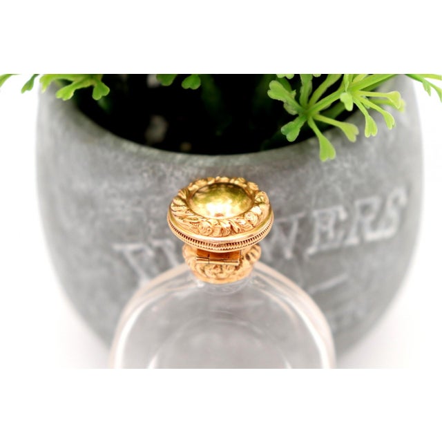 Vintage Glass Perfume Bottle, in Good conditions. Designed 1890 to 1919