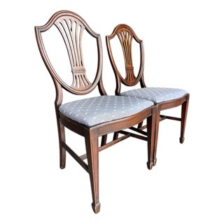 Vintage Hepplewhite Style Shield Back Dining Chairs by Lammert’s, Mahogany, a Pair For Sale