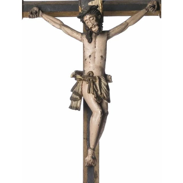 Jesus christ crucified 17th century portuguese sculpture in carved wood, polychrome and gilded. Small flaws in the...